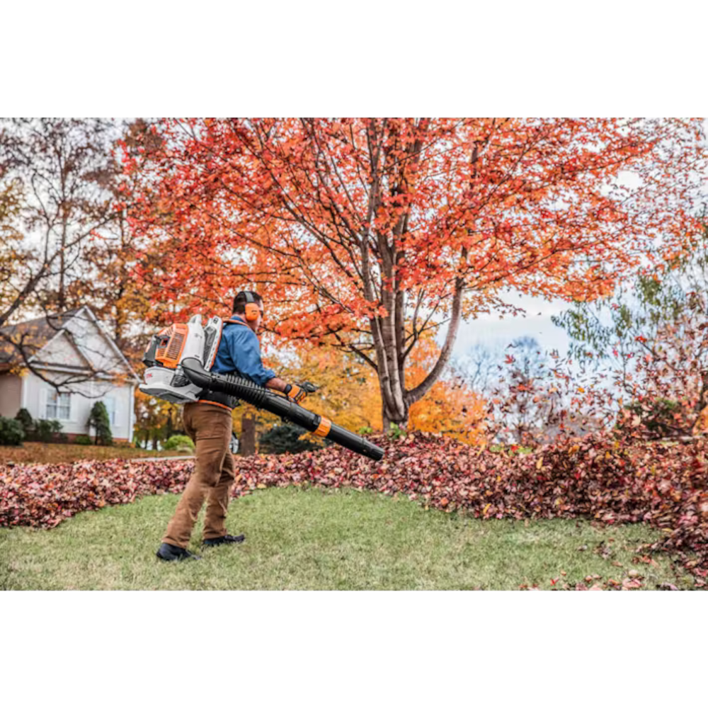Stihl BR 800 C-E Backpack Blower blowing leaves